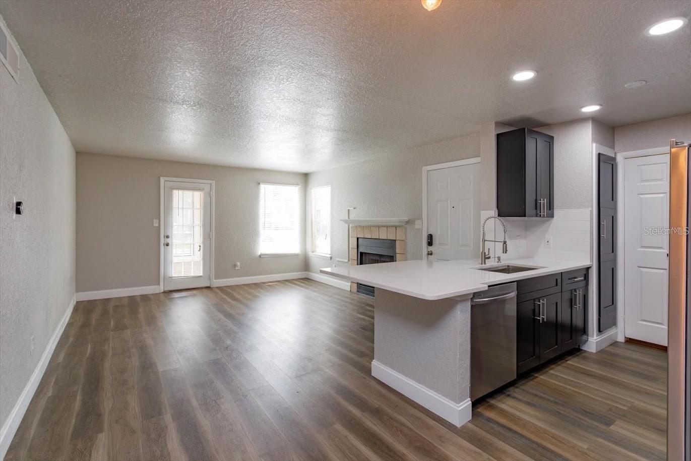 Image 10 of 18 For 4400 Thornbriar Lane 101a