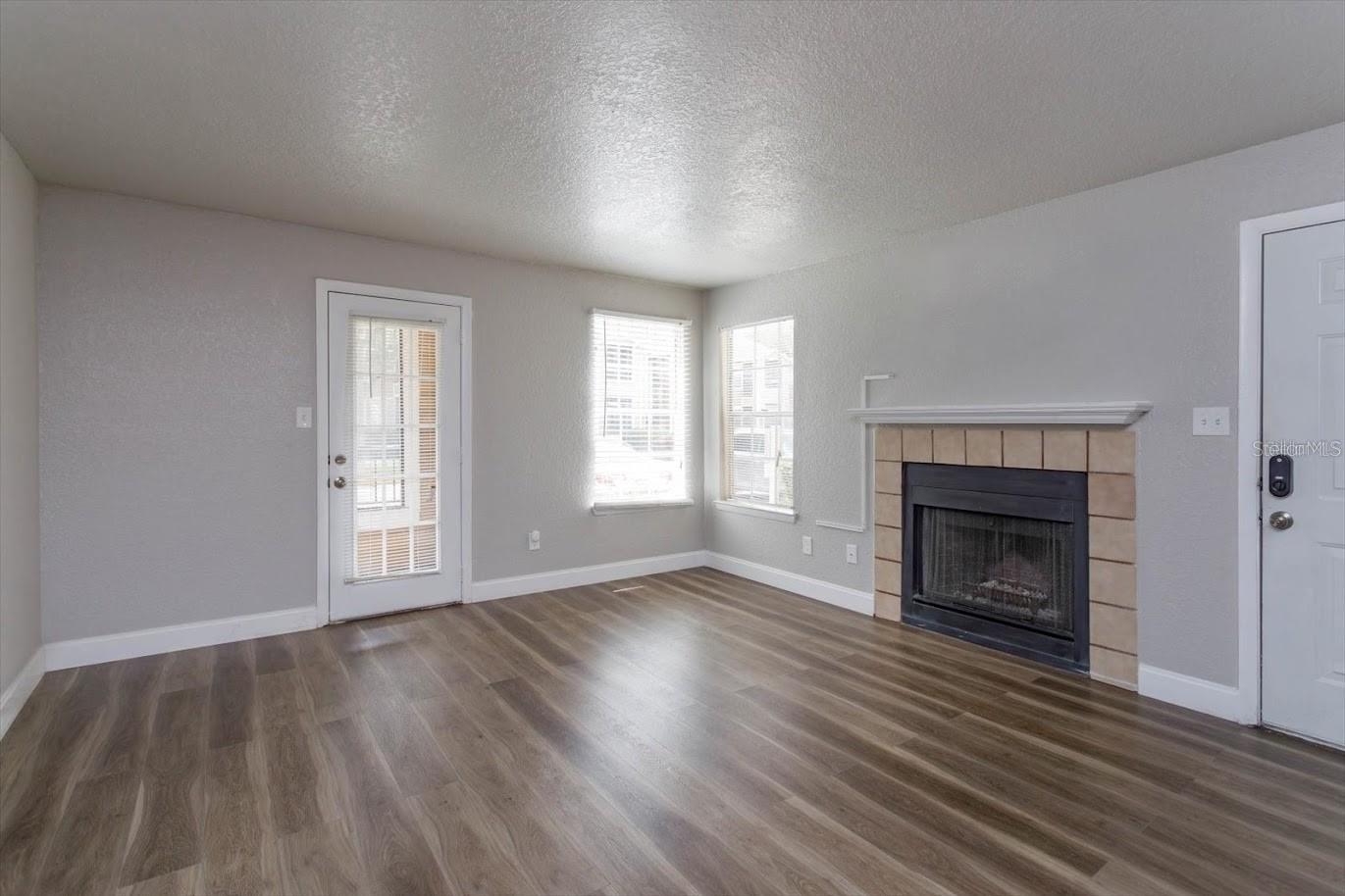 Image 4 of 18 For 4400 Thornbriar Lane 101a