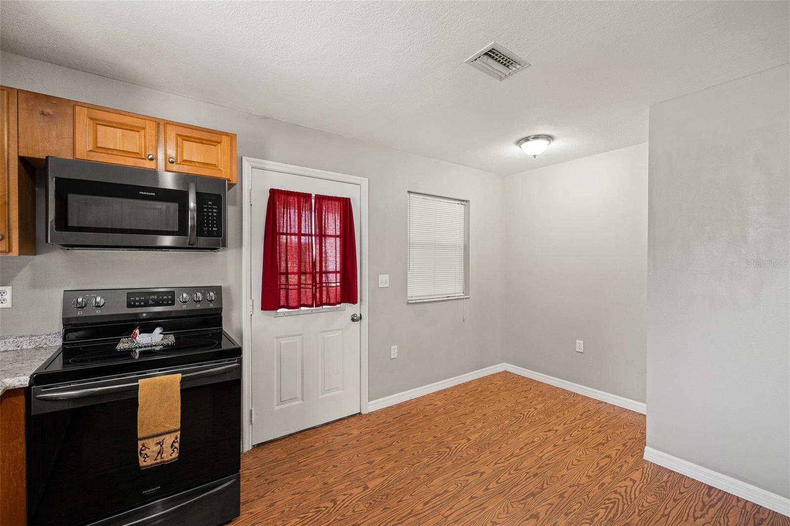 Image 11 of 31 For 310 Dampier Street