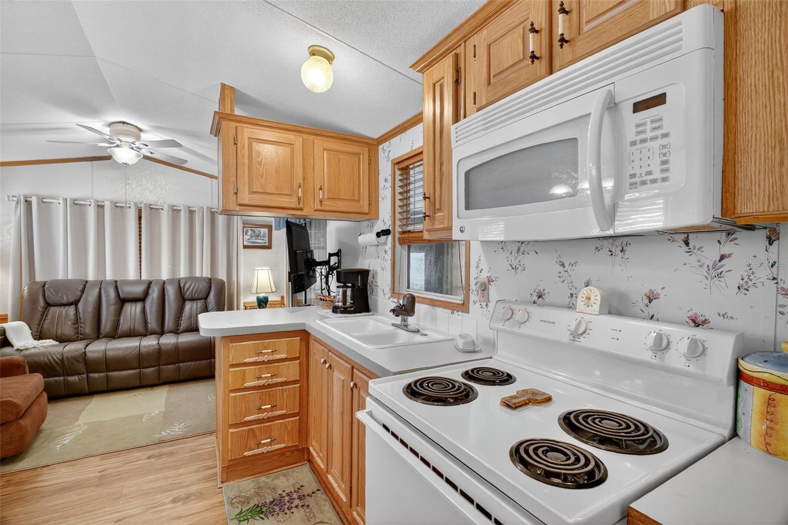 Image 7 of 26 For 38213 Oriole Way
