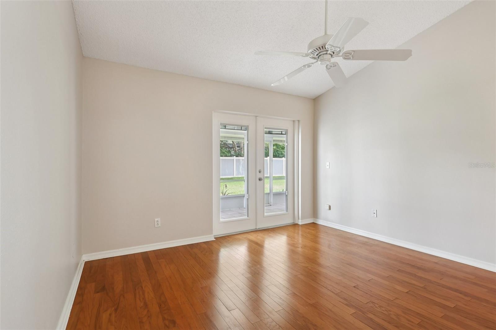 Image 31 of 43 For 5122 Lazy Oaks Drive 5122