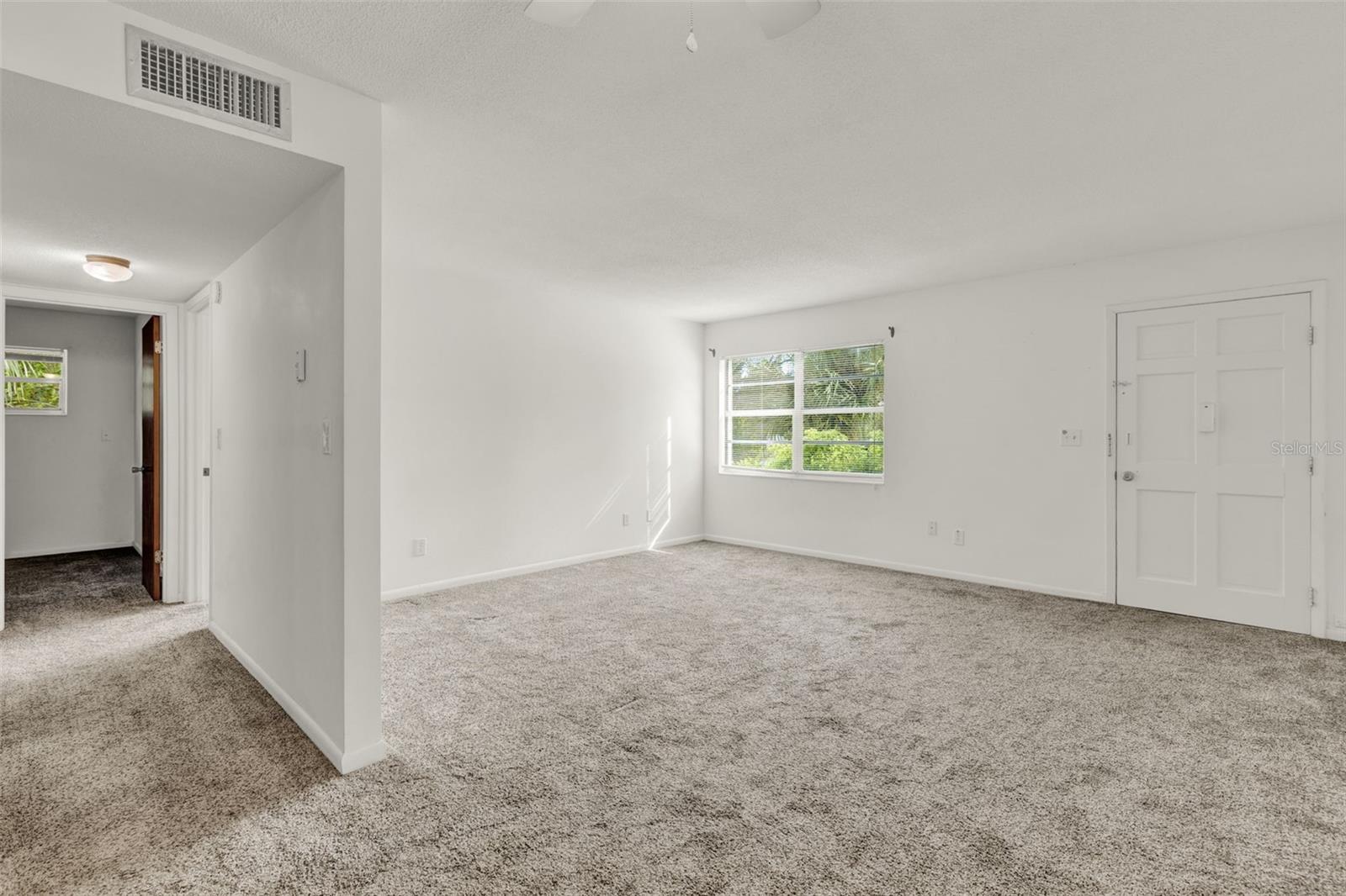 Image 4 of 13 For 75 Sunnyside Drive