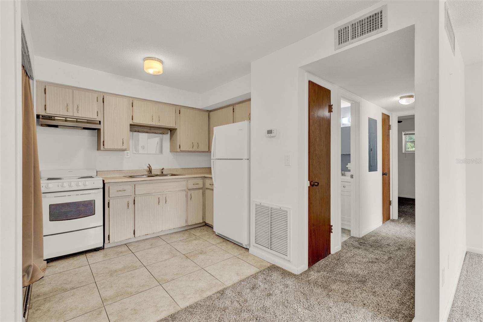 Image 6 of 13 For 75 Sunnyside Drive