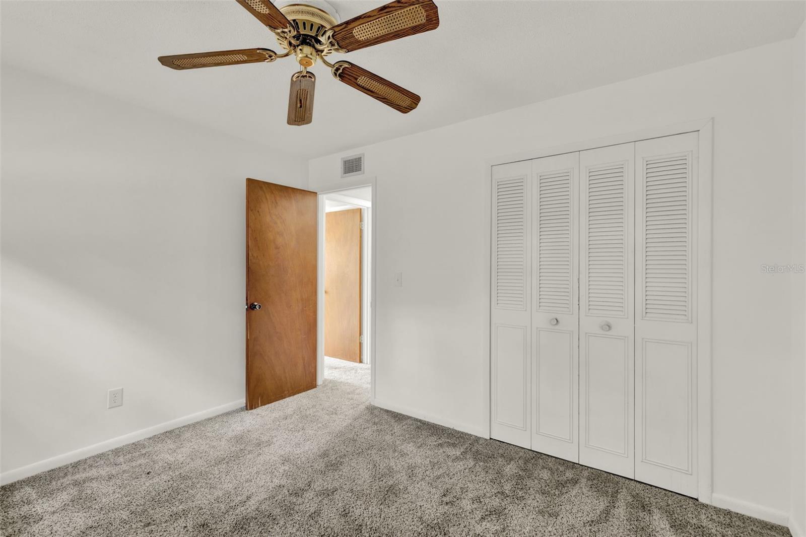 Image 7 of 13 For 75 Sunnyside Drive