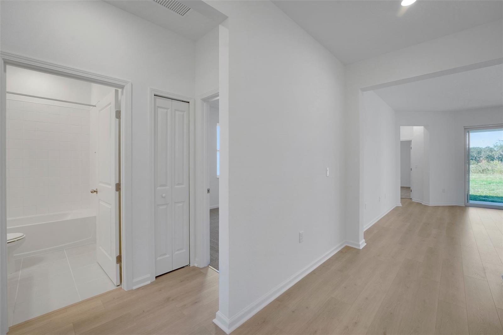 Image 4 of 31 For 252 Meredith Boulevard