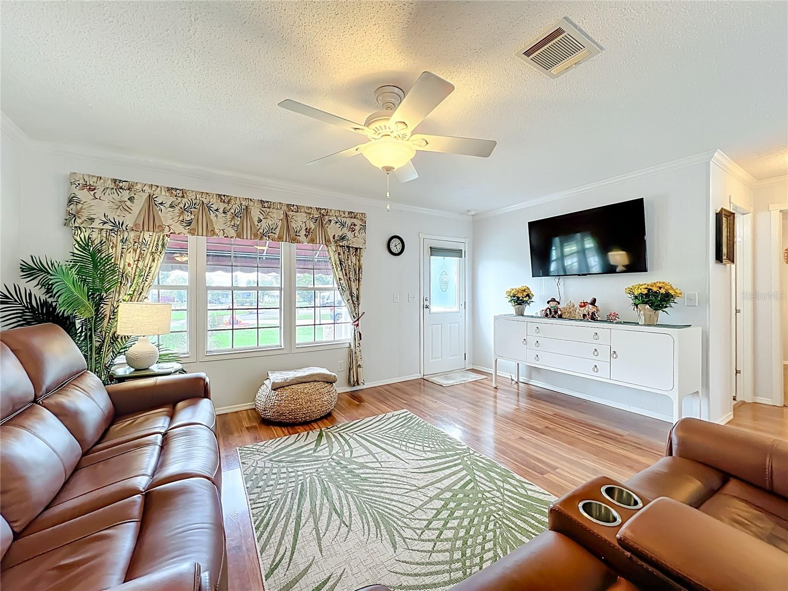 Image 7 of 45 For 1019 Capella Drive