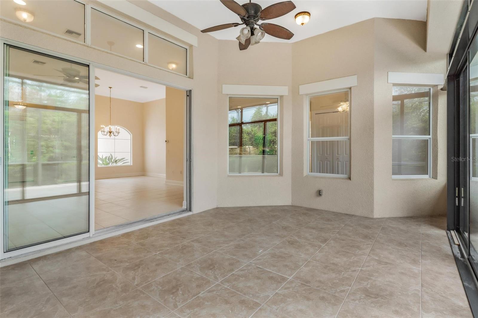 Image 11 of 49 For 5239 Grove Manor