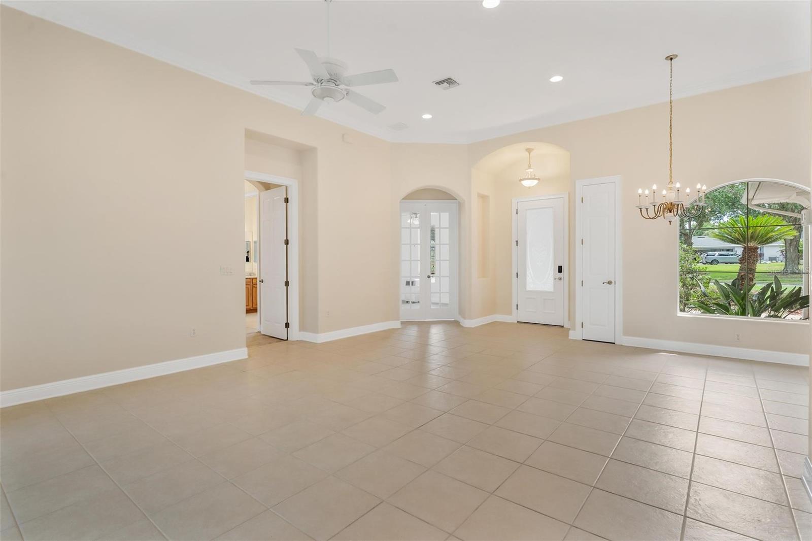 Image 14 of 49 For 5239 Grove Manor