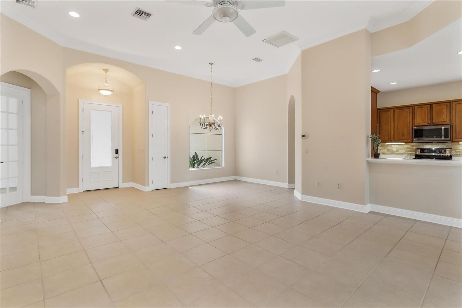 Image 15 of 49 For 5239 Grove Manor