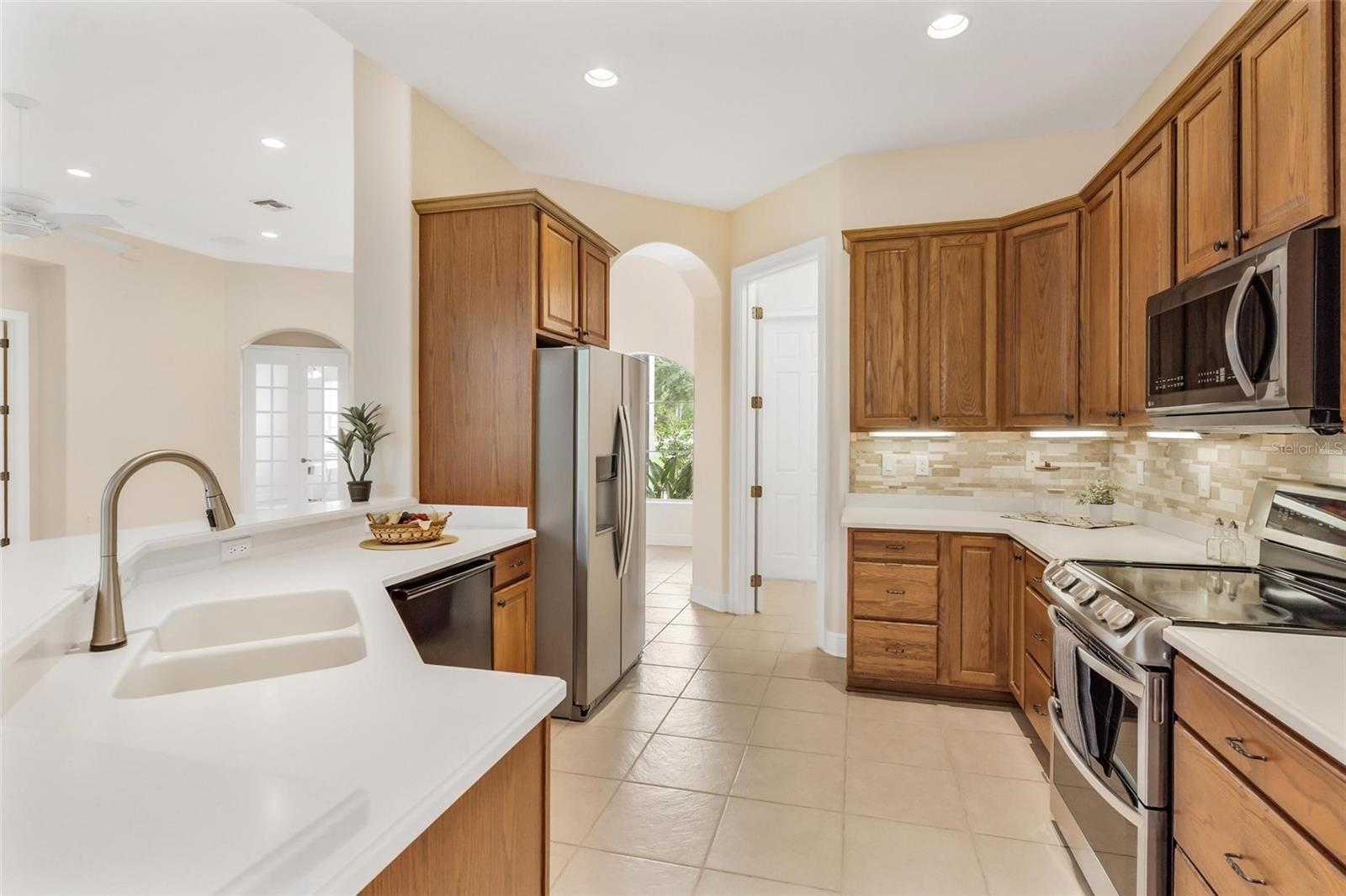 Image 18 of 49 For 5239 Grove Manor