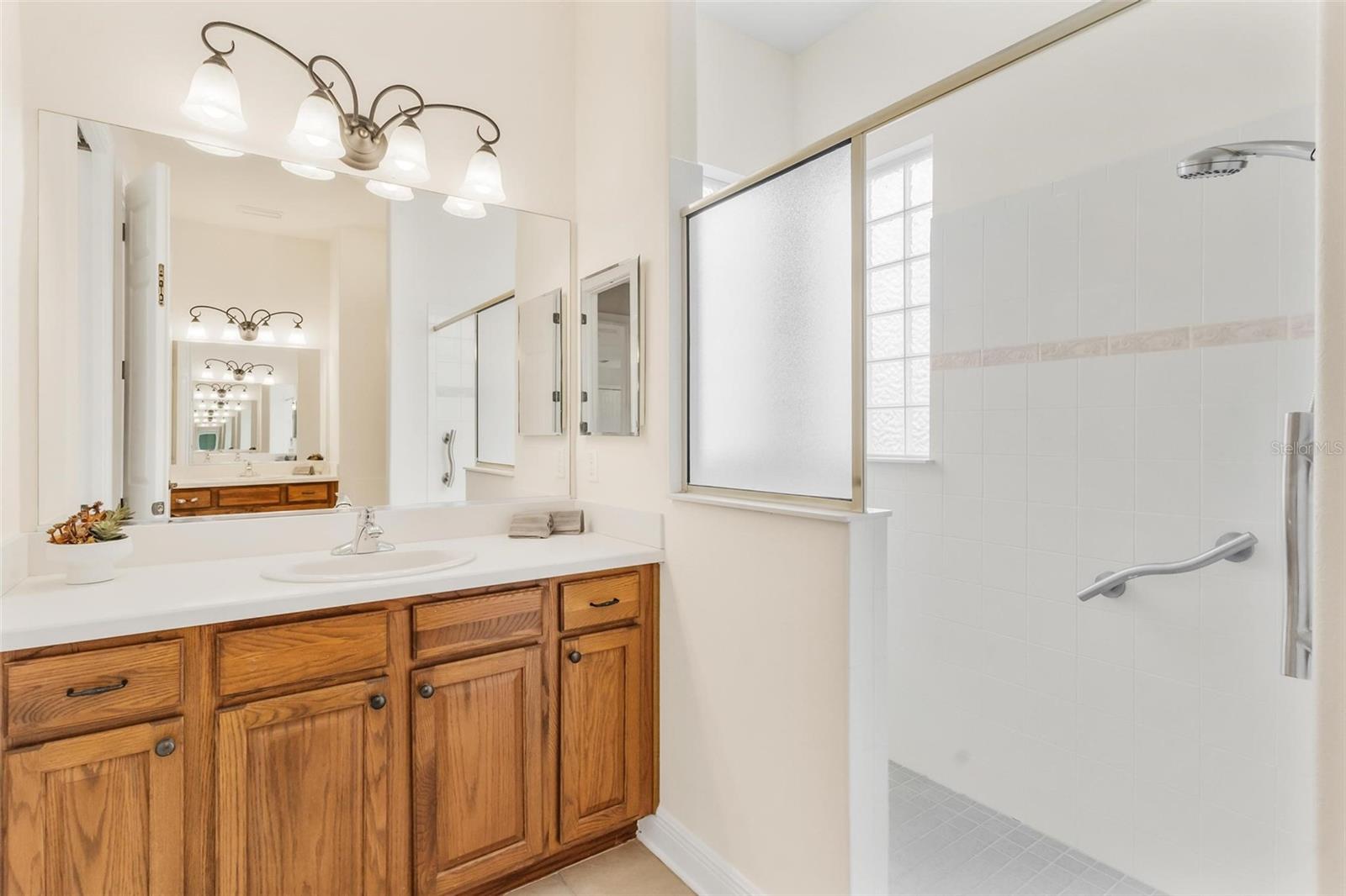 Image 31 of 49 For 5239 Grove Manor