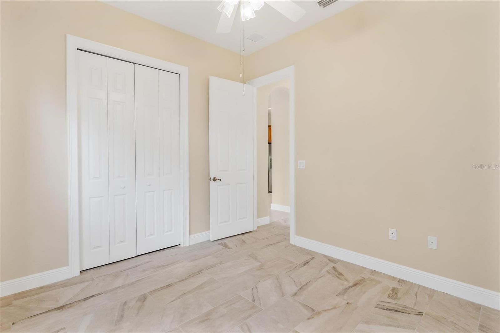 Image 35 of 49 For 5239 Grove Manor