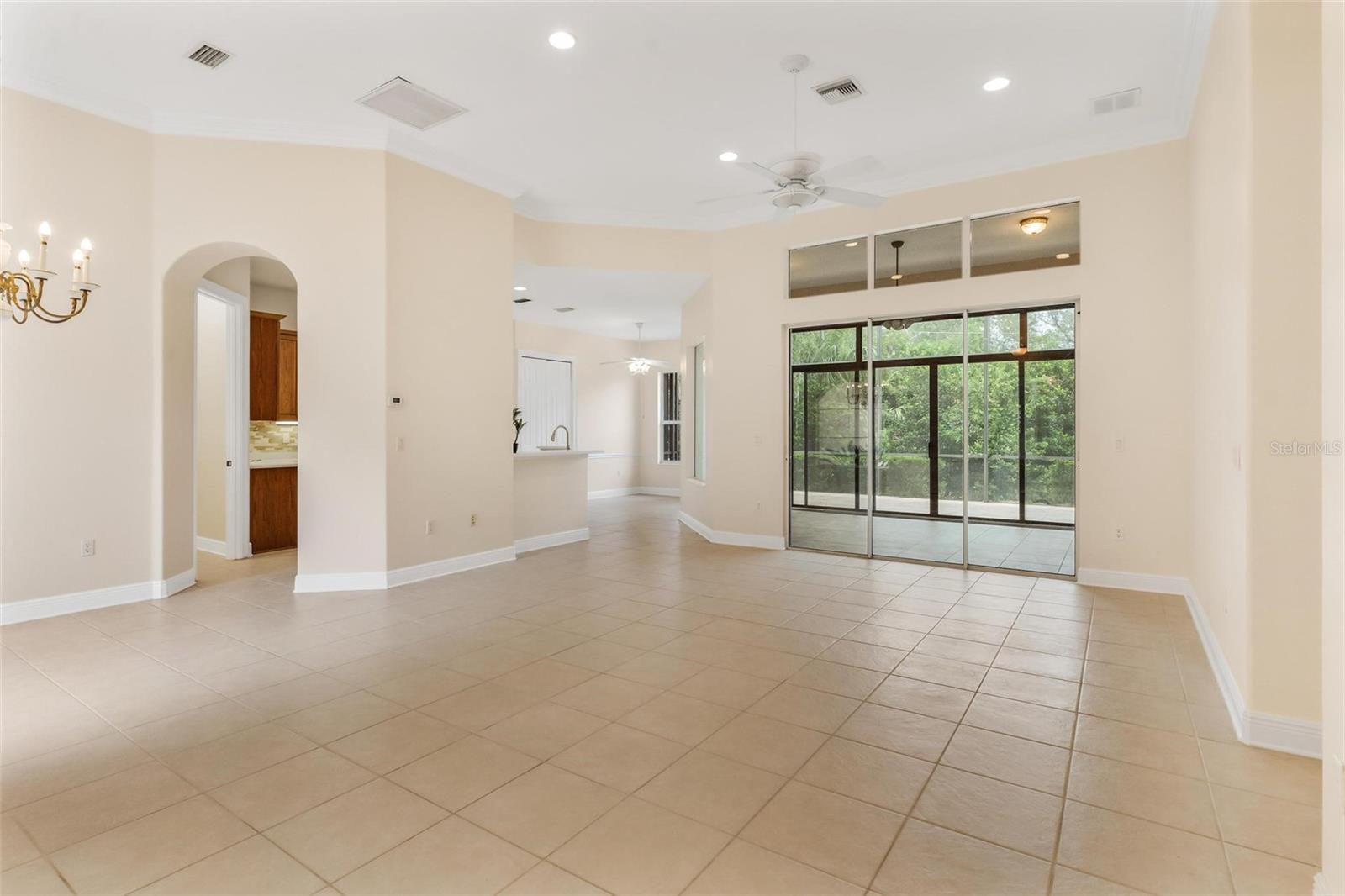 Image 8 of 49 For 5239 Grove Manor