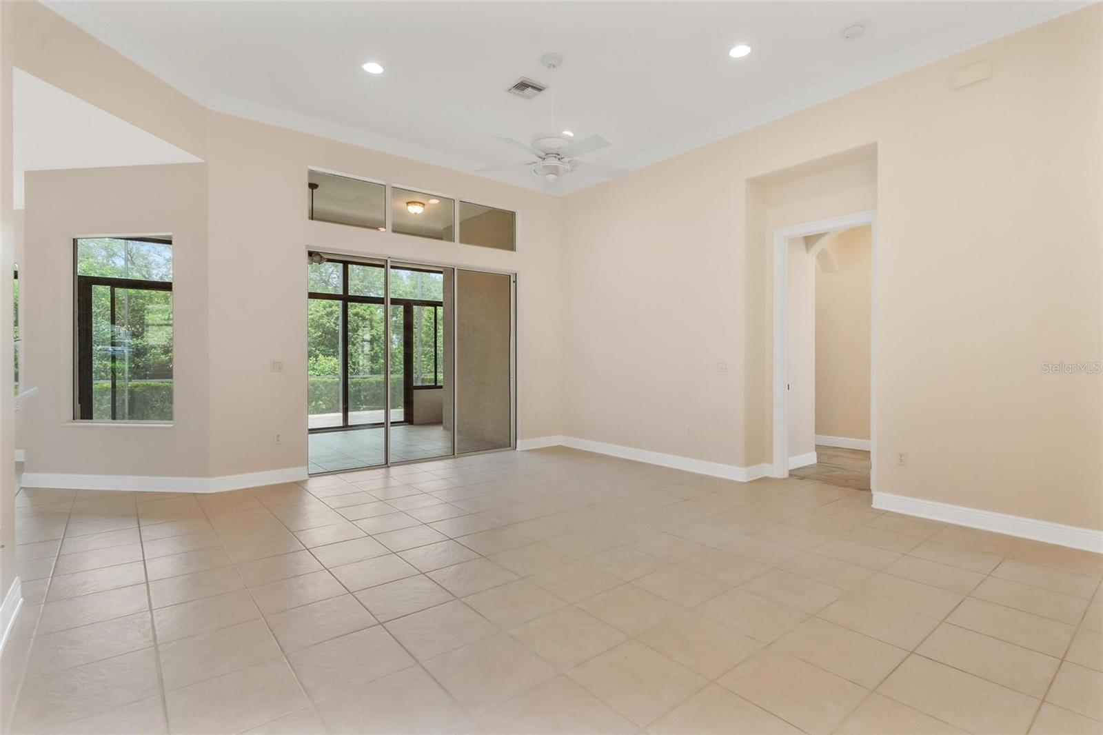 Image 9 of 49 For 5239 Grove Manor