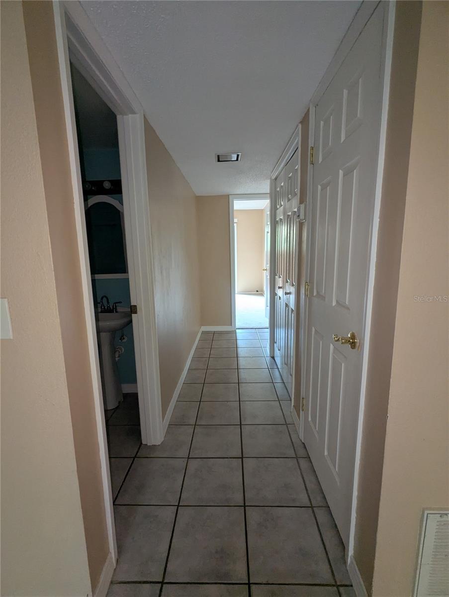 Image 16 of 31 For 222 Crown Oaks Way 0