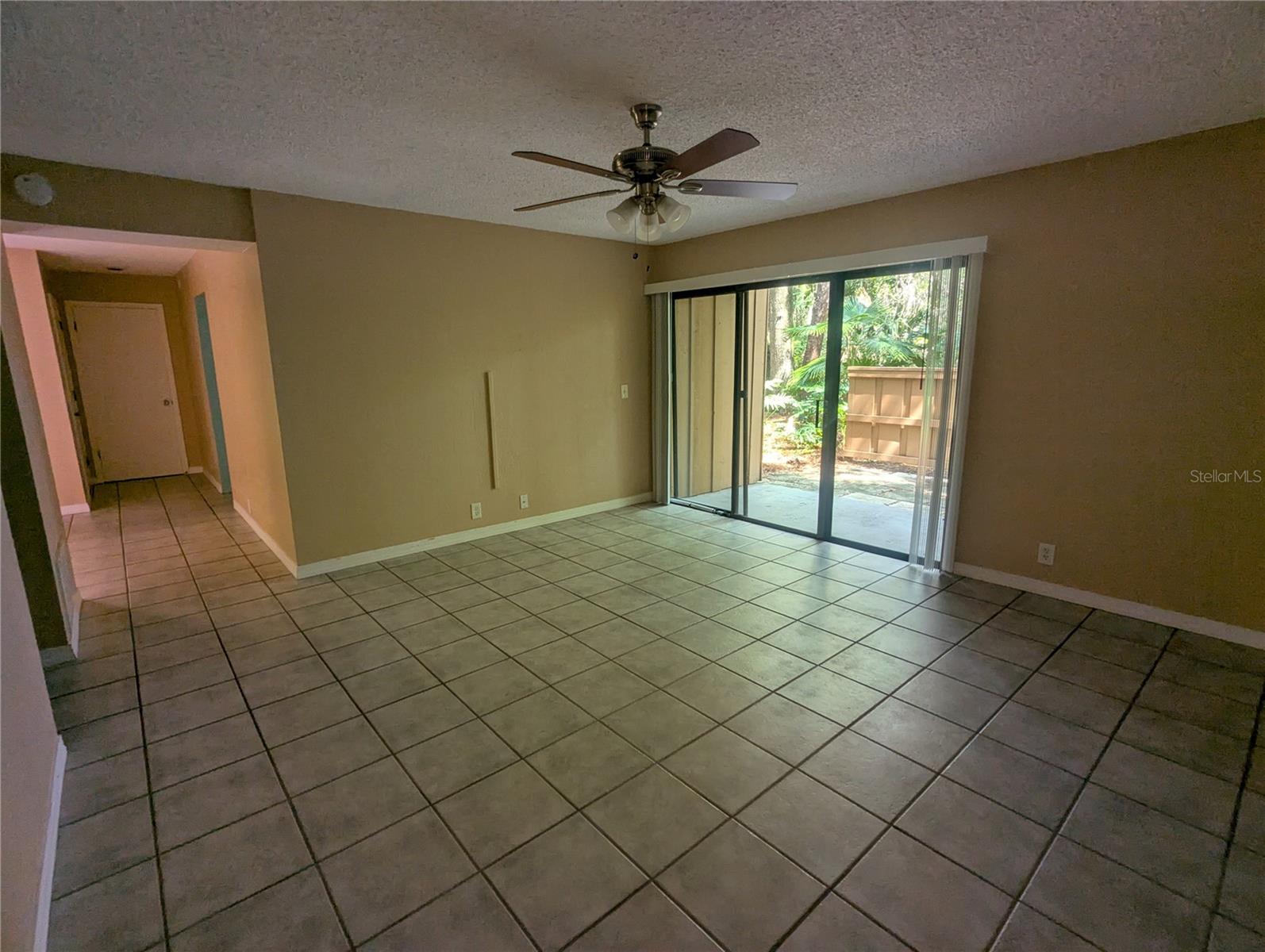 Image 5 of 31 For 222 Crown Oaks Way 0
