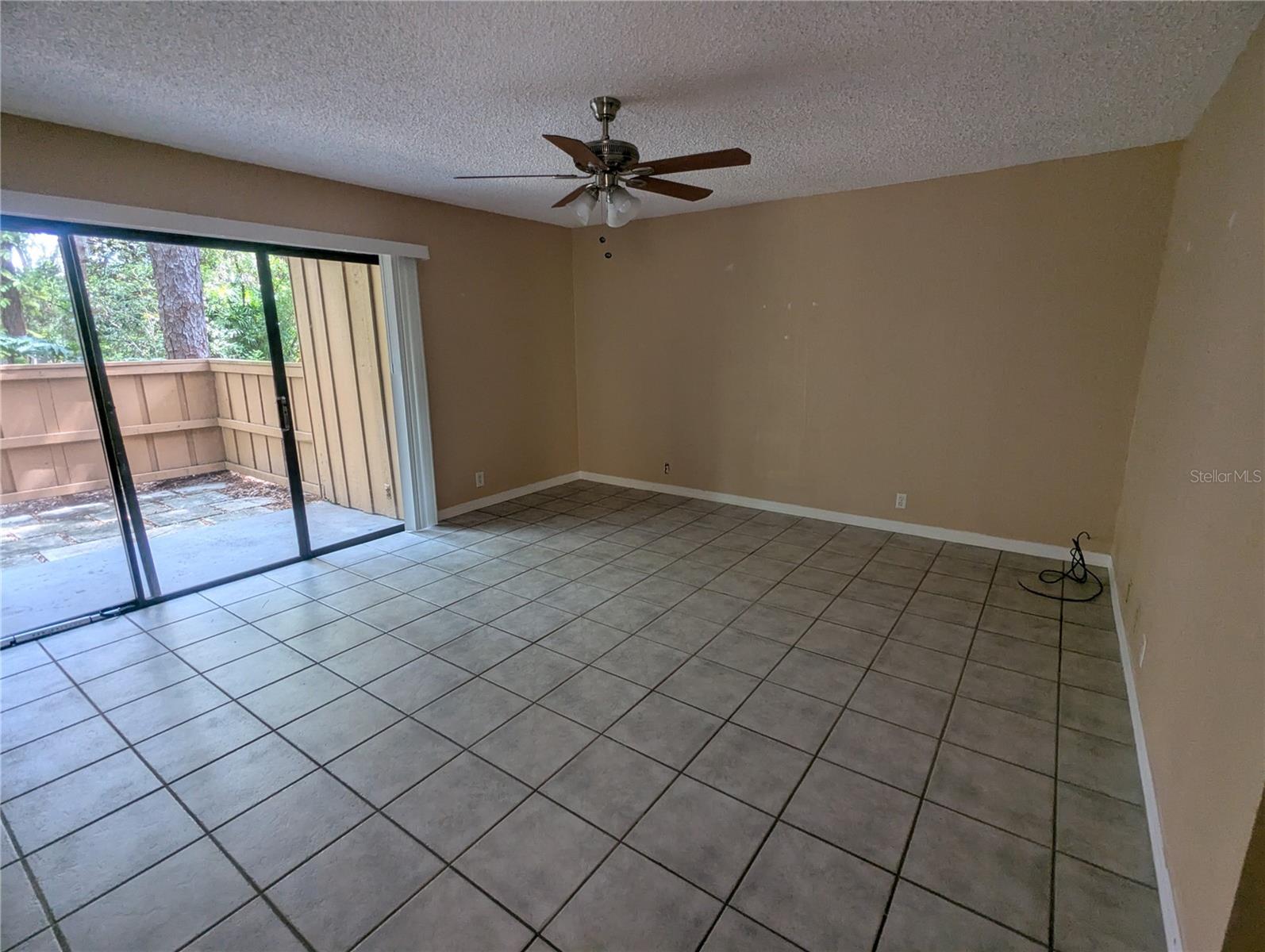 Image 6 of 31 For 222 Crown Oaks Way 0