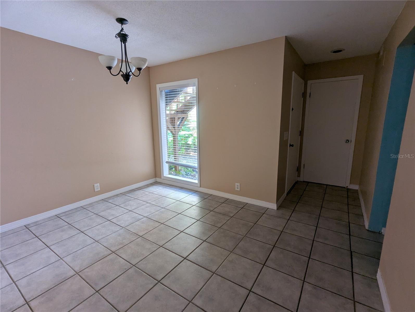 Image 7 of 31 For 222 Crown Oaks Way 0