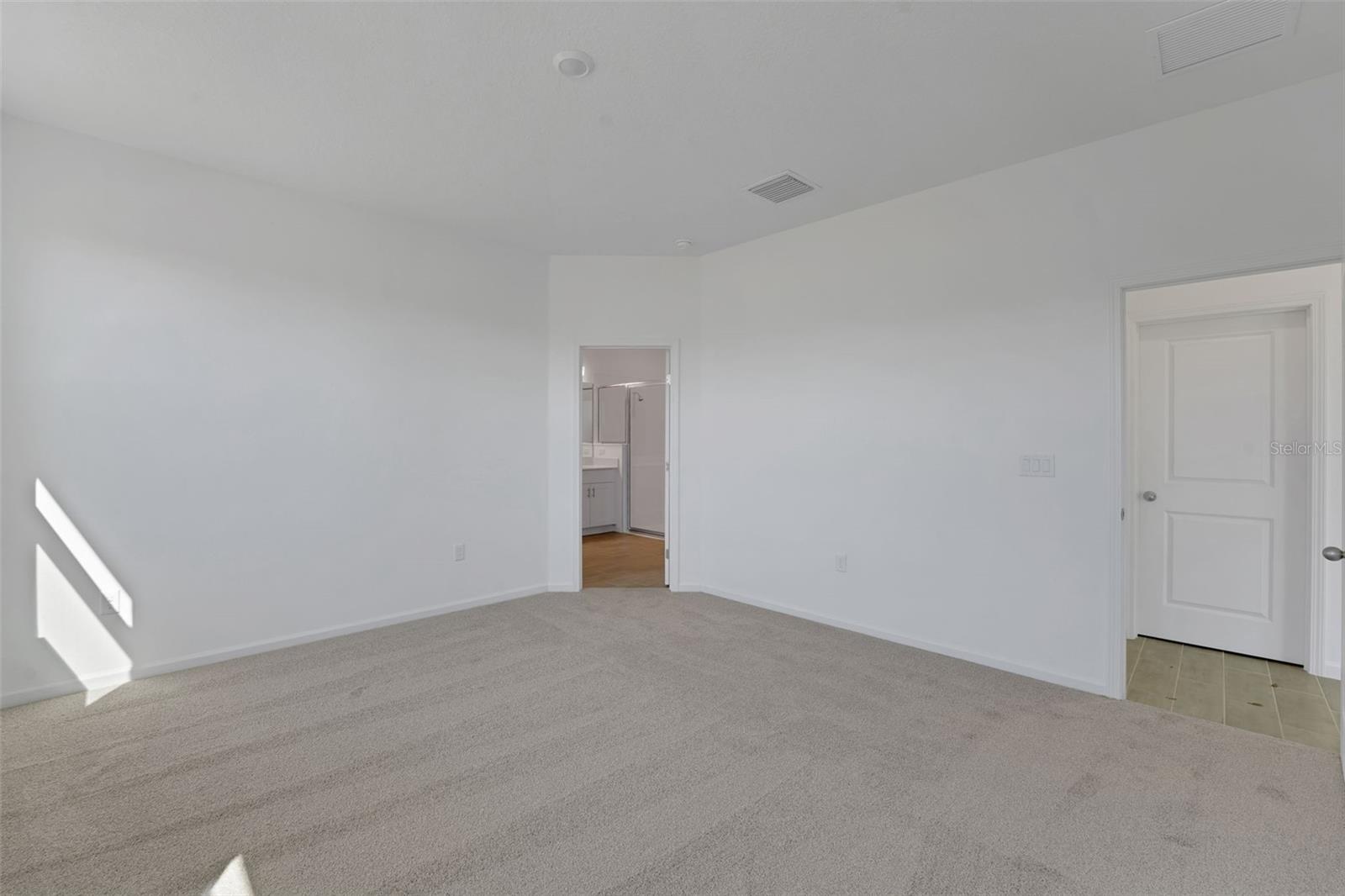 Image 26 of 34 For 260 Meredith Boulevard