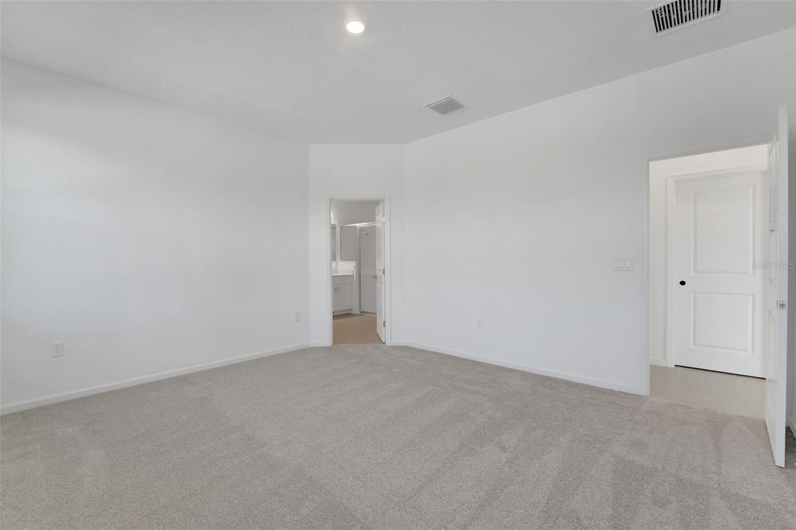 Image 21 of 37 For 240 Meredith Boulevard