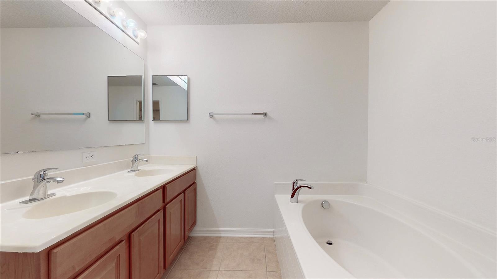 Image 19 of 46 For 15519 Willet Court