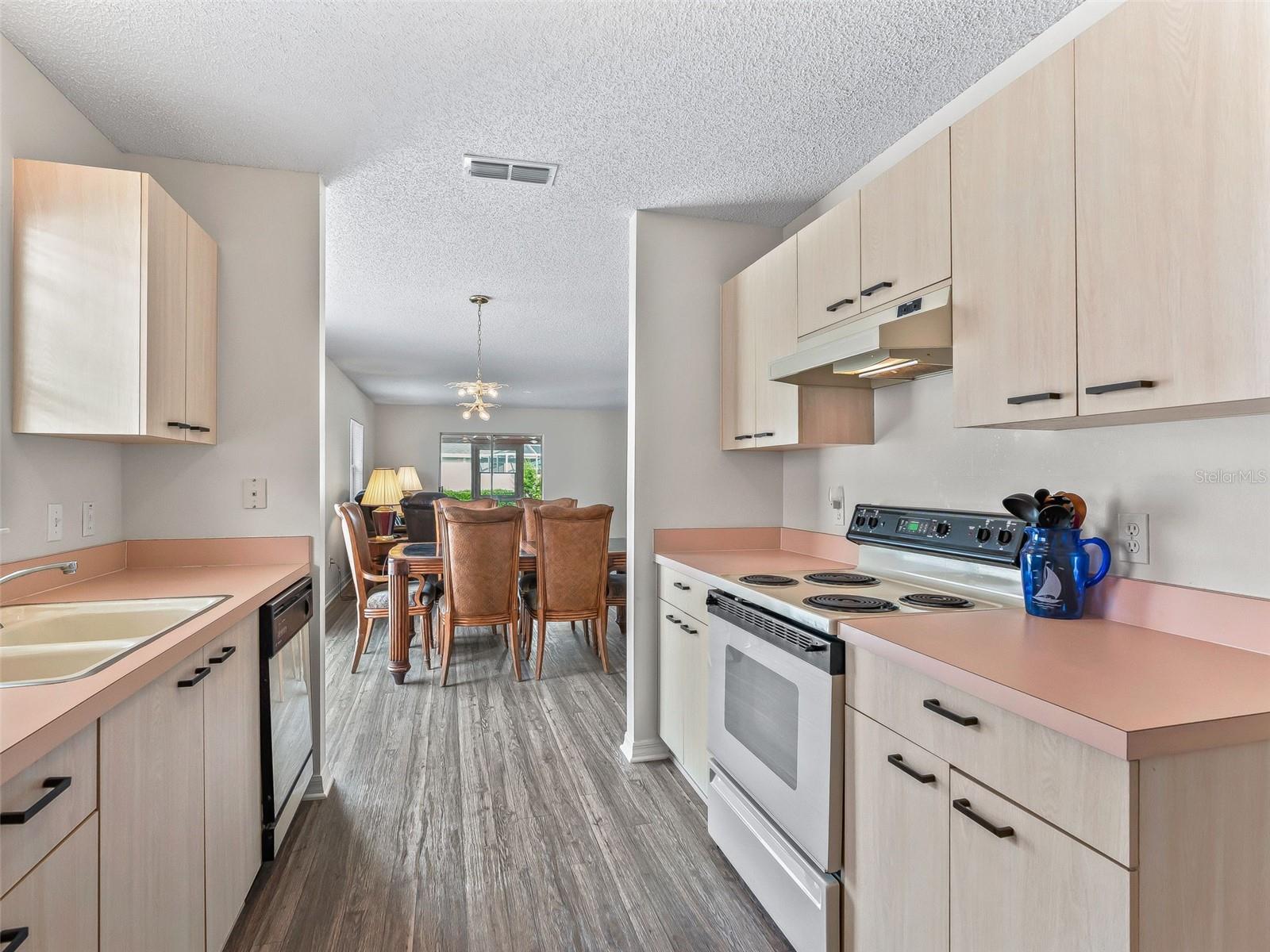 Image 11 of 53 For 744 Hernandez Drive