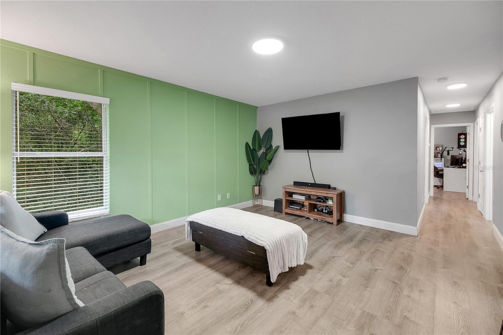 Image 4 of 34 For 600 Clarke Street