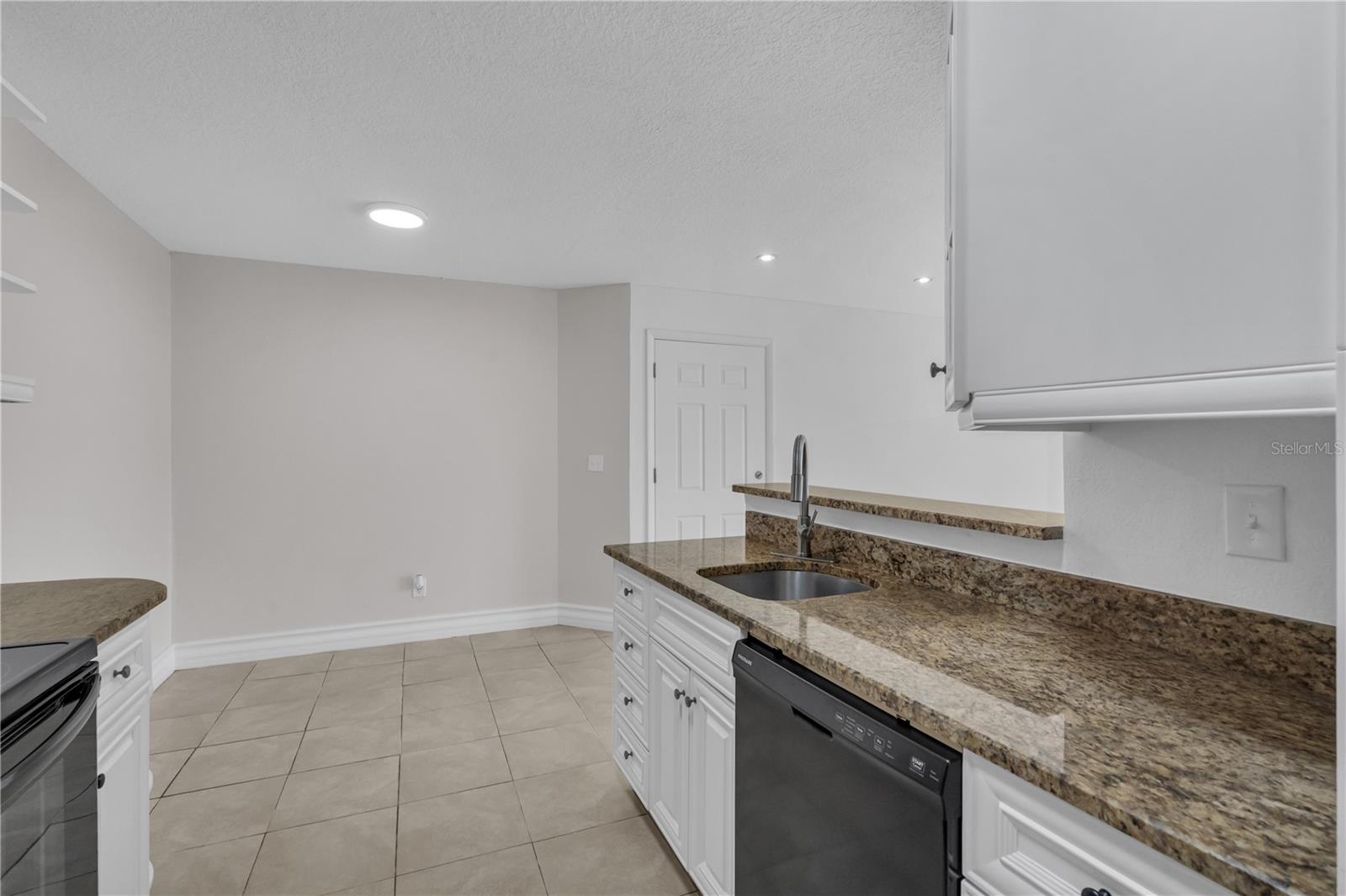 Image 17 of 39 For 2130 Cascades Boulevard 101