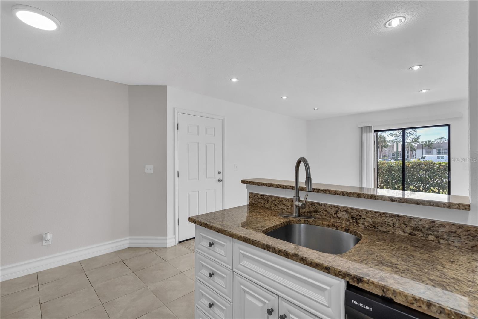 Image 18 of 39 For 2130 Cascades Boulevard 101