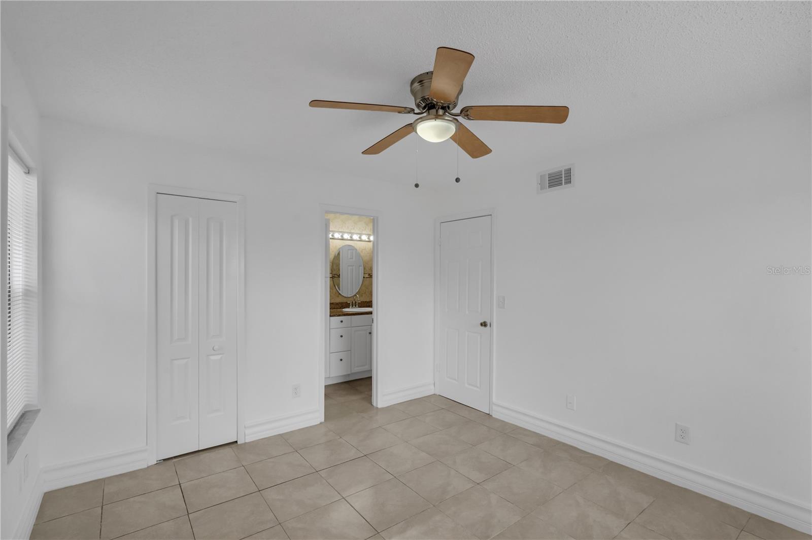 Image 24 of 39 For 2130 Cascades Boulevard 101