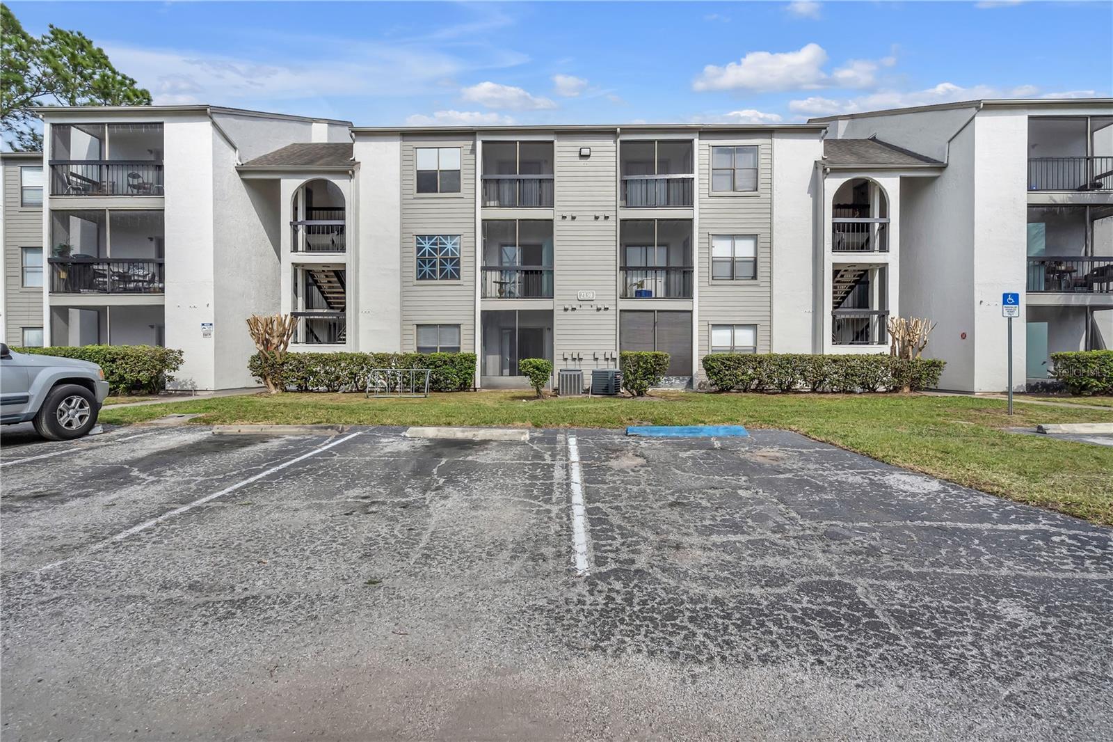 Image 3 of 39 For 2130 Cascades Boulevard 101