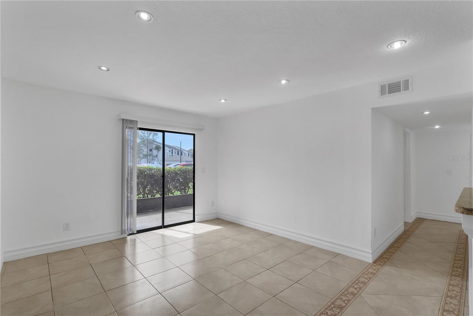 Image 8 of 39 For 2130 Cascades Boulevard 101