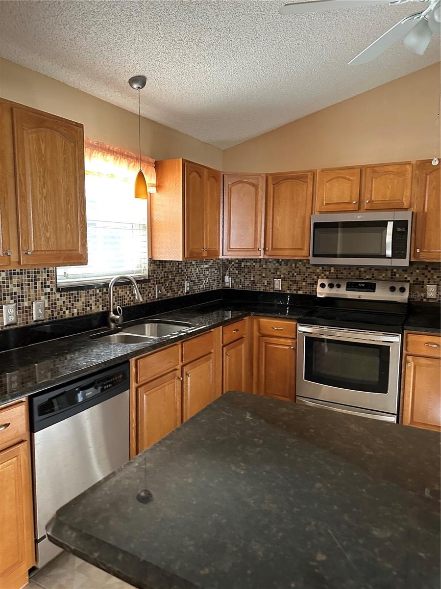 Image 14 of 48 For 917 Camino Del Rey Drive