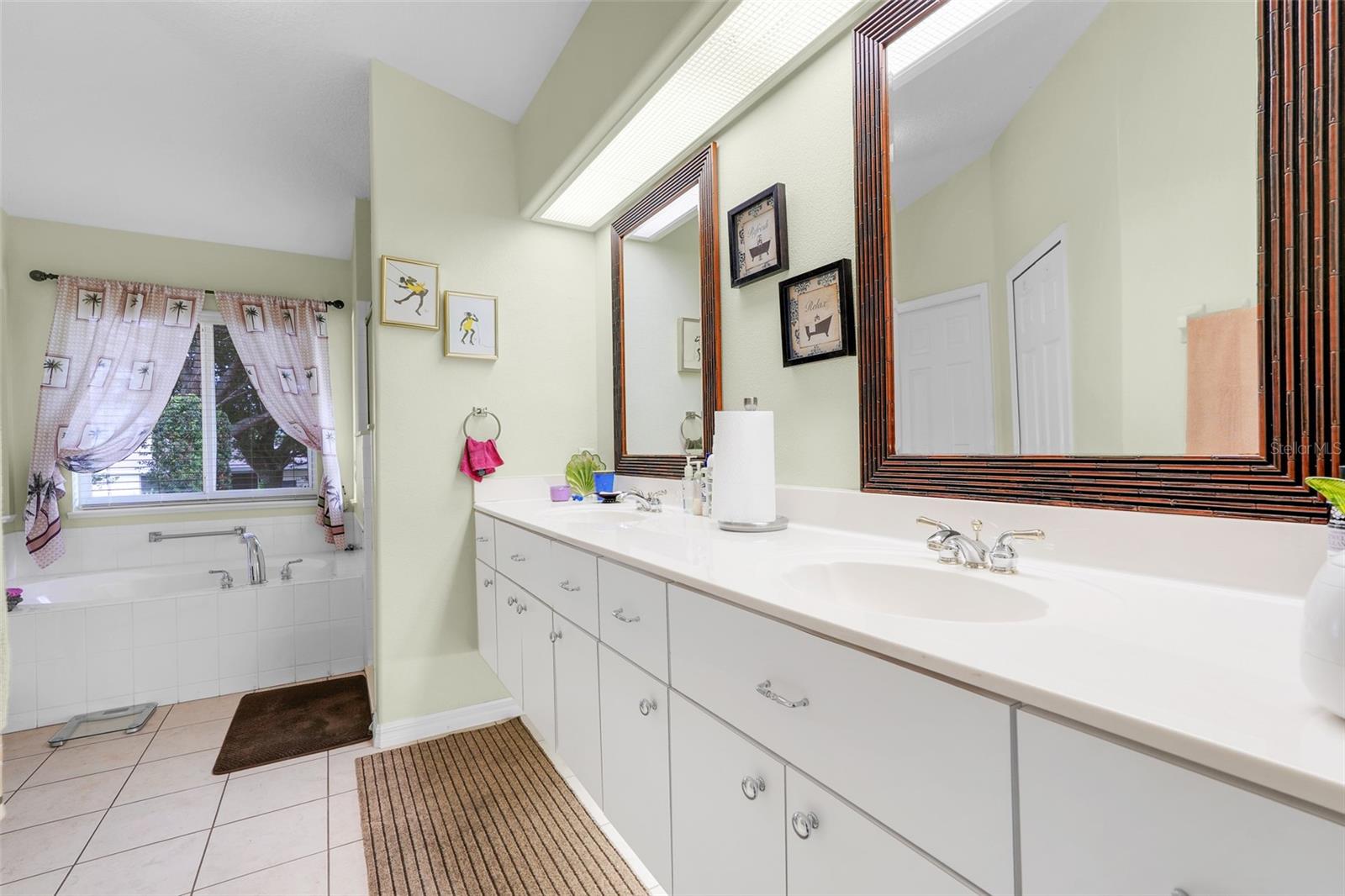 Image 19 of 43 For 4950 Glen Coe Street