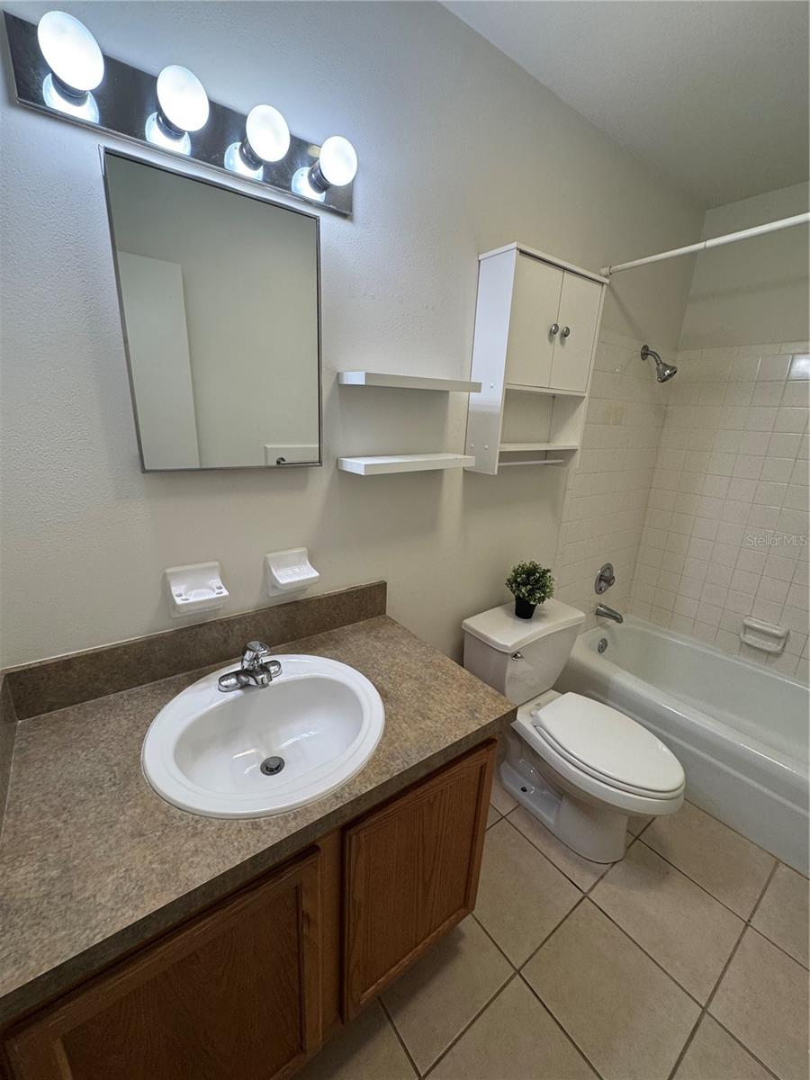 Image 17 of 27 For 424 Almond Street