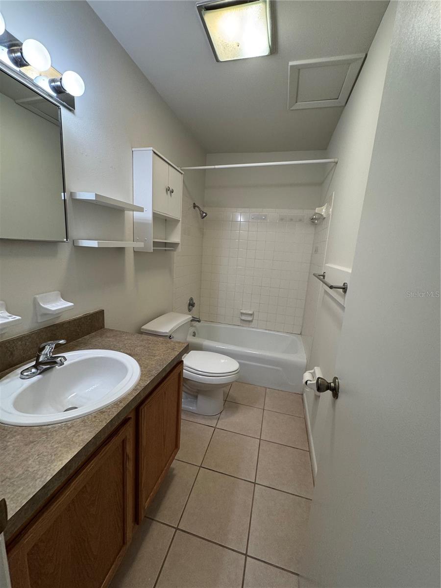 Image 20 of 27 For 424 Almond Street