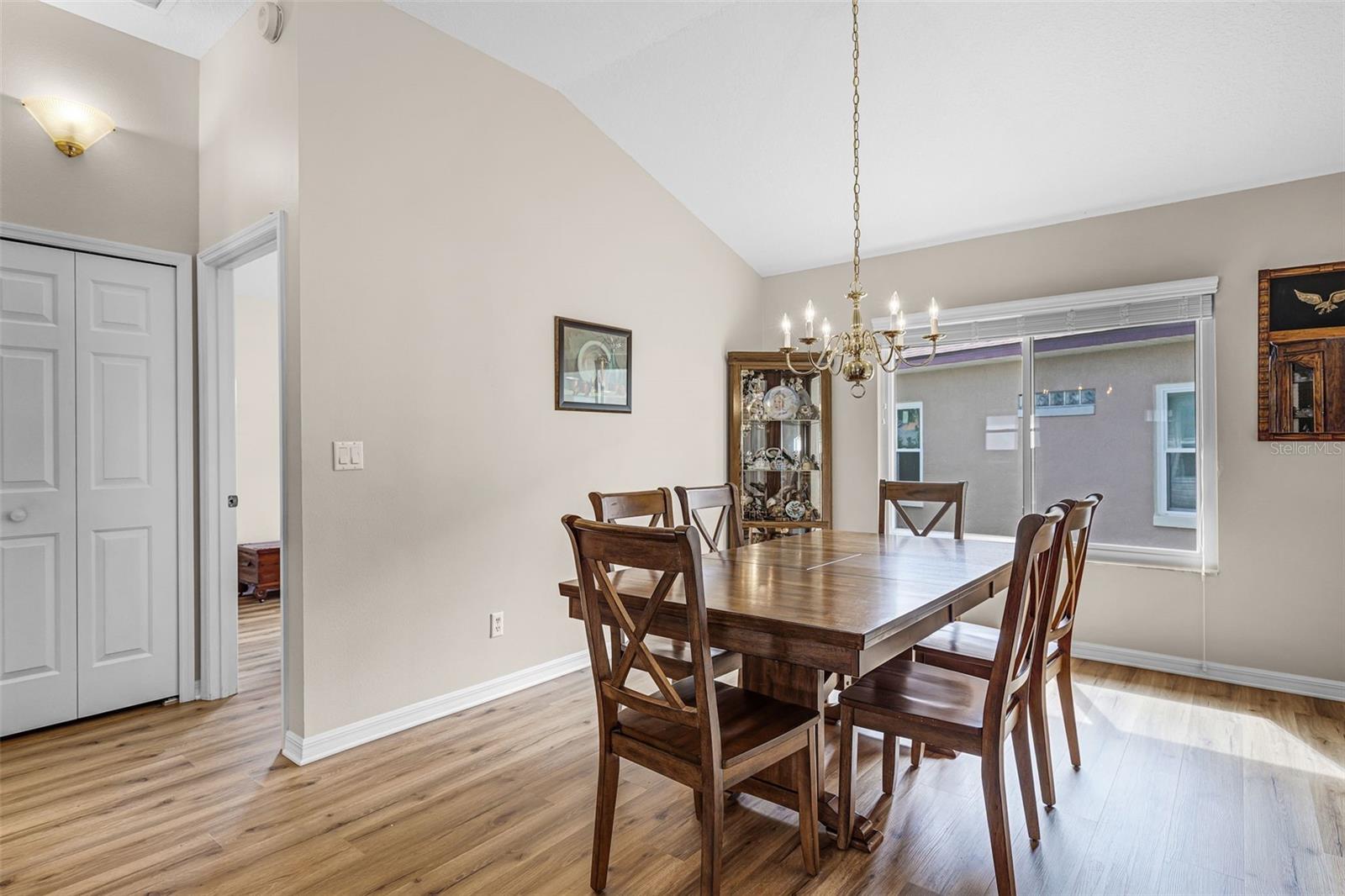 Image 11 of 48 For 21737 King John Street