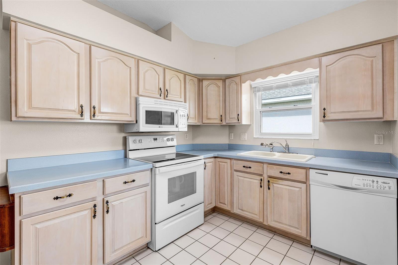 Image 14 of 48 For 21737 King John Street
