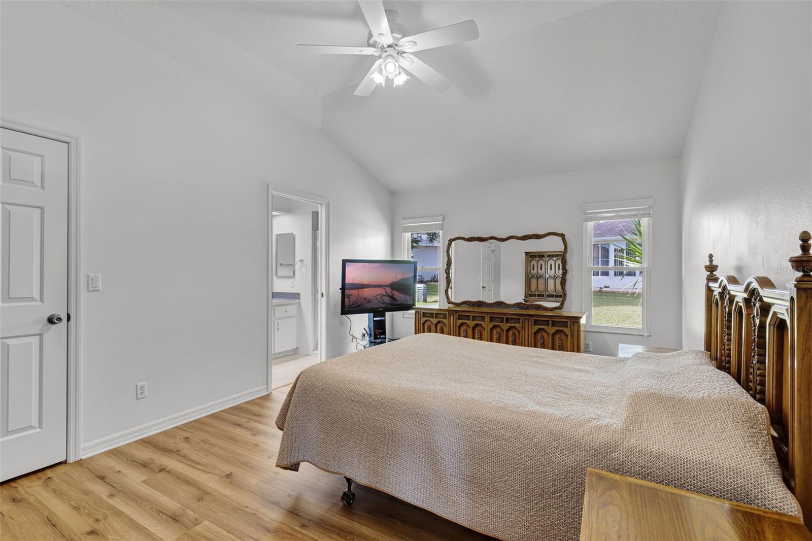 Image 16 of 48 For 21737 King John Street