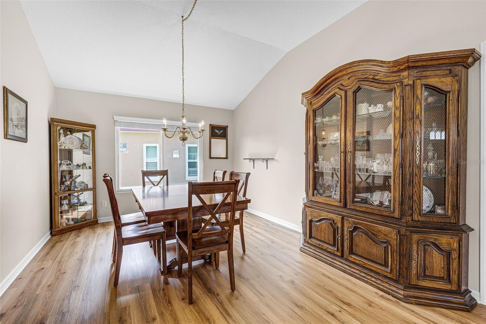 Image 9 of 48 For 21737 King John Street