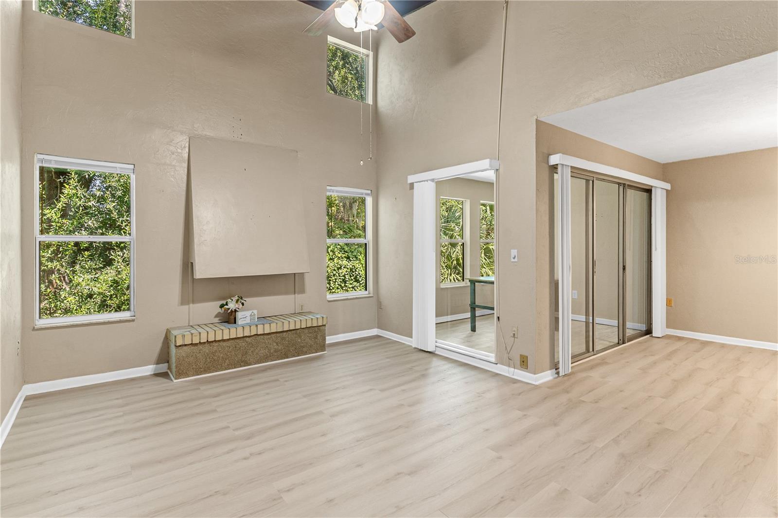 Image 11 of 40 For 14202 Sandalwood Drive 202
