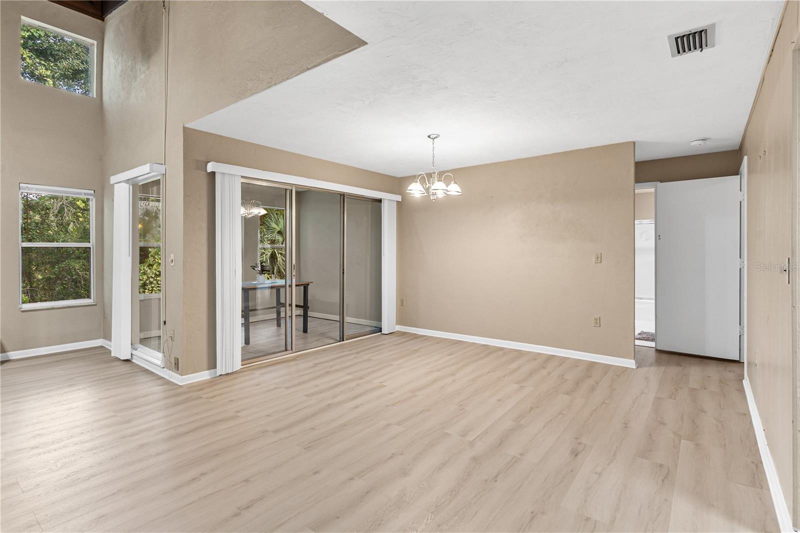 Image 9 of 40 For 14202 Sandalwood Drive 202