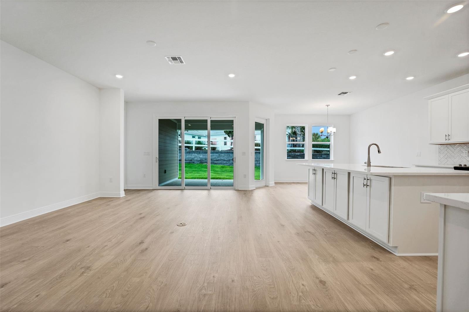 Image 7 of 22 For 983 Fiesta Key Circle