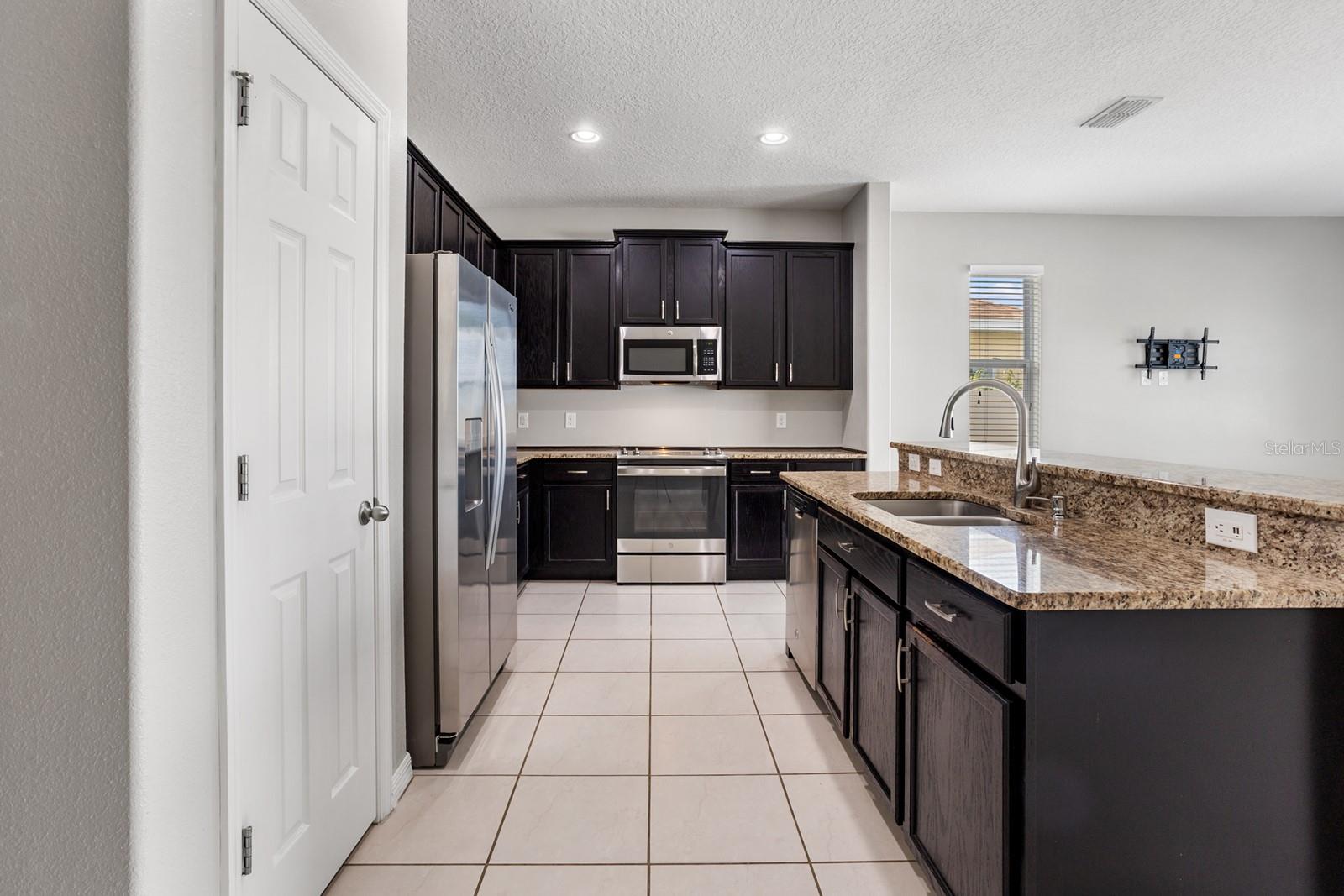 Image 13 of 54 For 485 Kestrel Dr