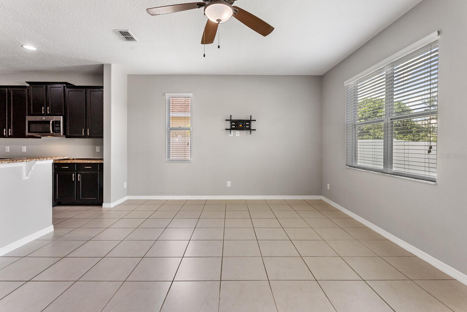 Image 18 of 54 For 485 Kestrel Dr