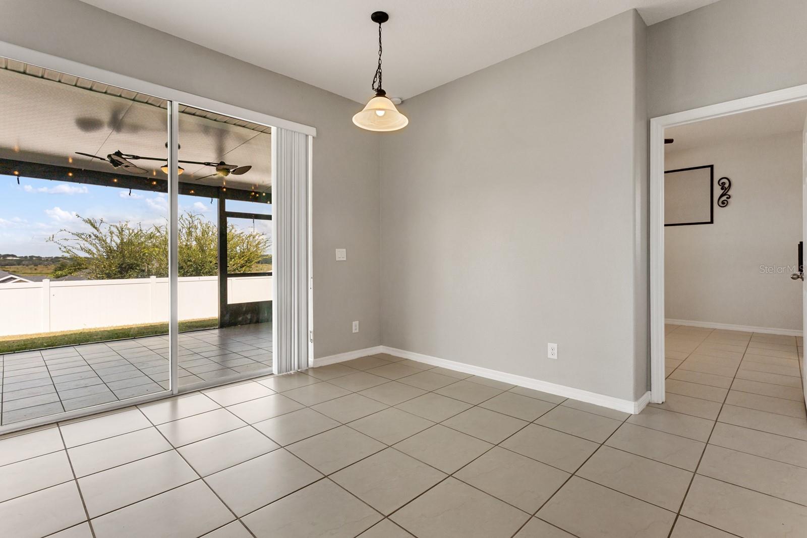 Image 23 of 54 For 485 Kestrel Dr
