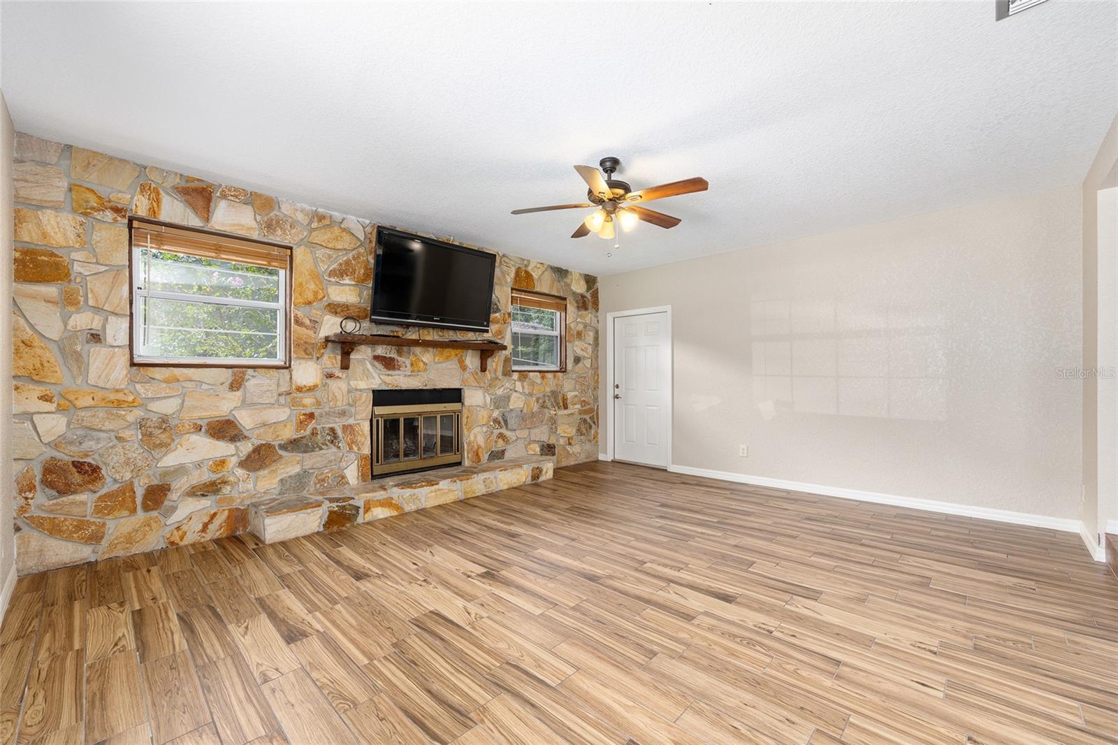 Image 11 of 45 For 3909 Palm Drive