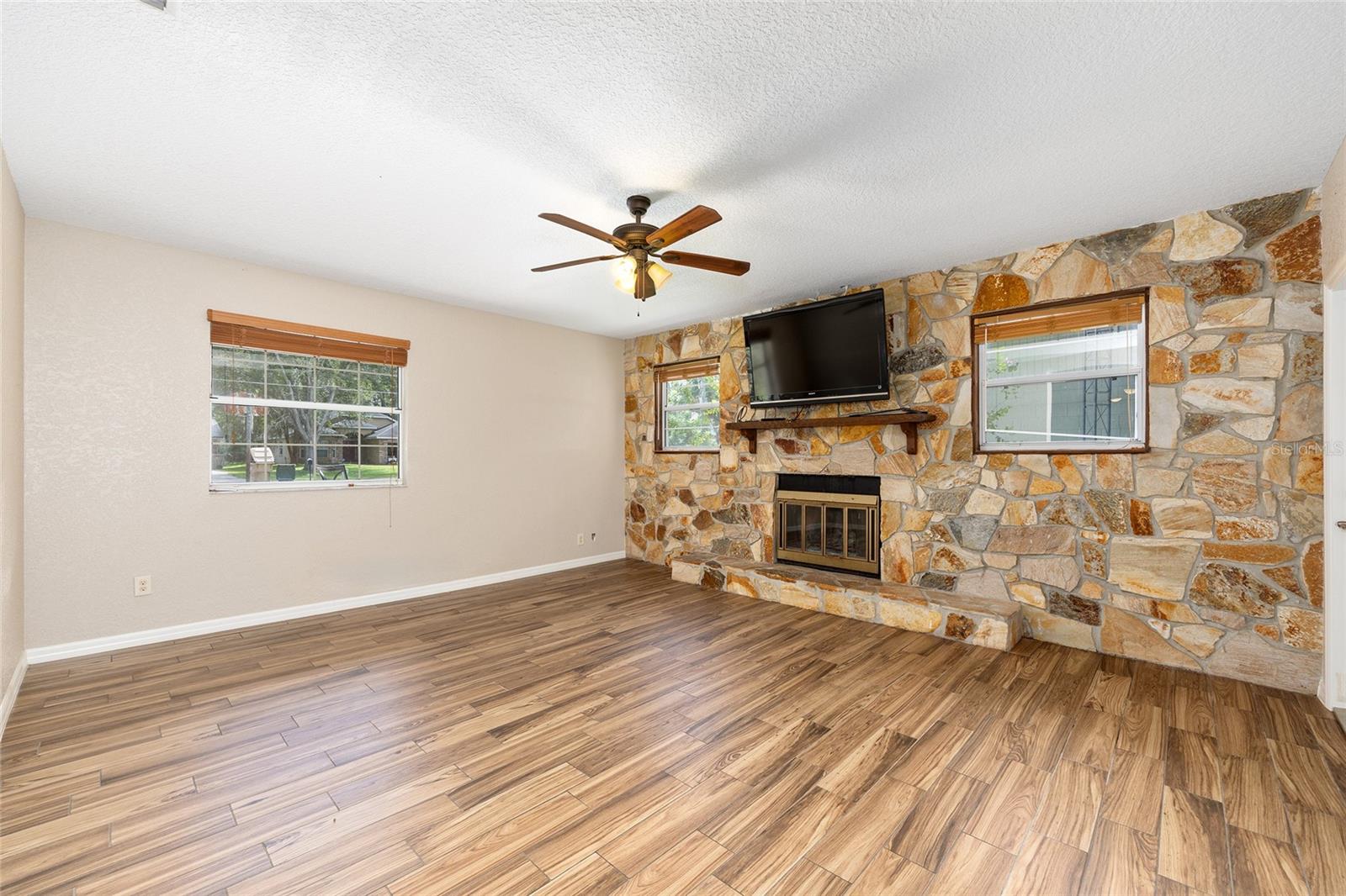 Image 12 of 45 For 3909 Palm Drive