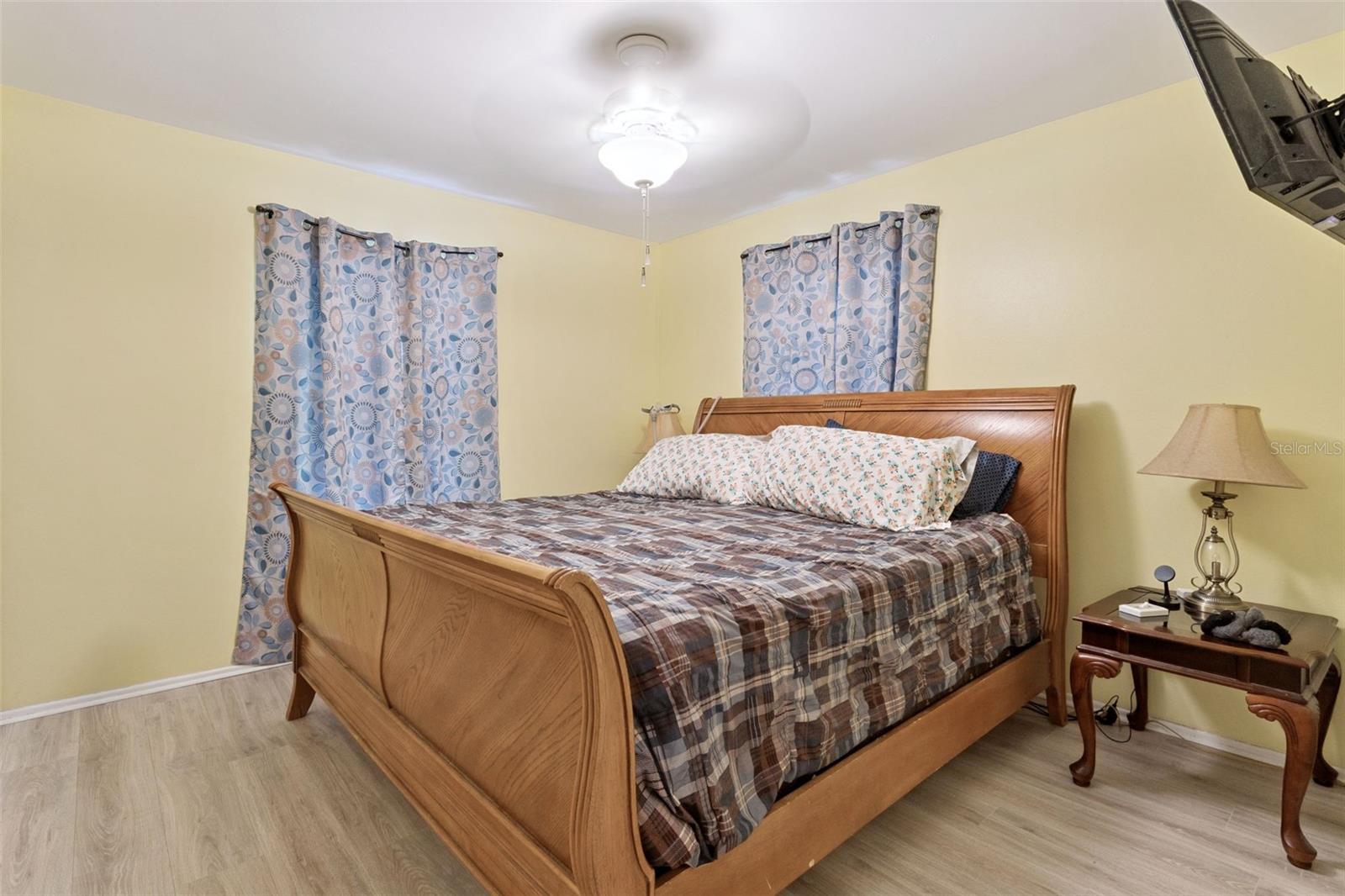 Image 14 of 40 For 40522 5th Avenue