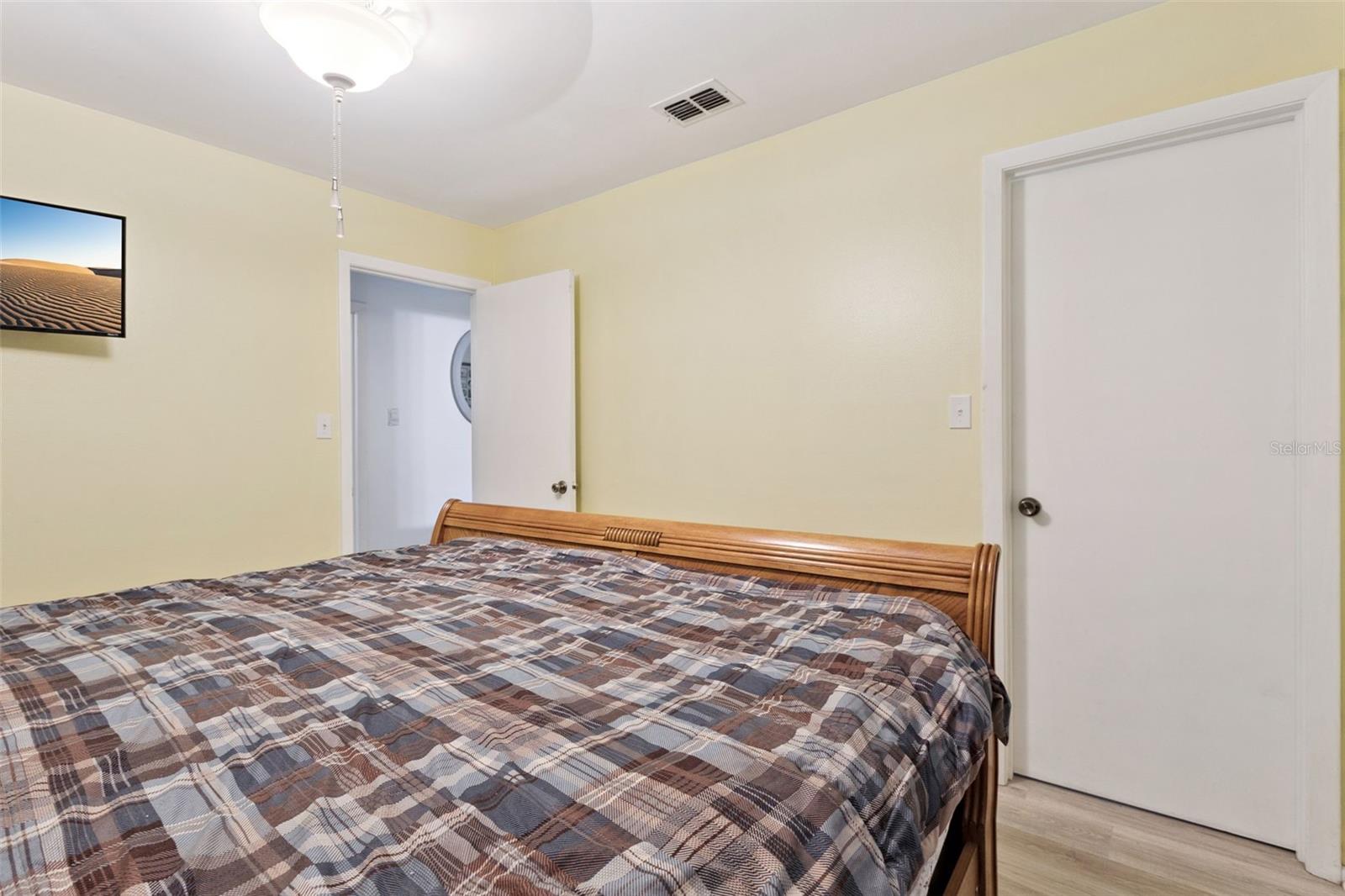 Image 15 of 40 For 40522 5th Avenue